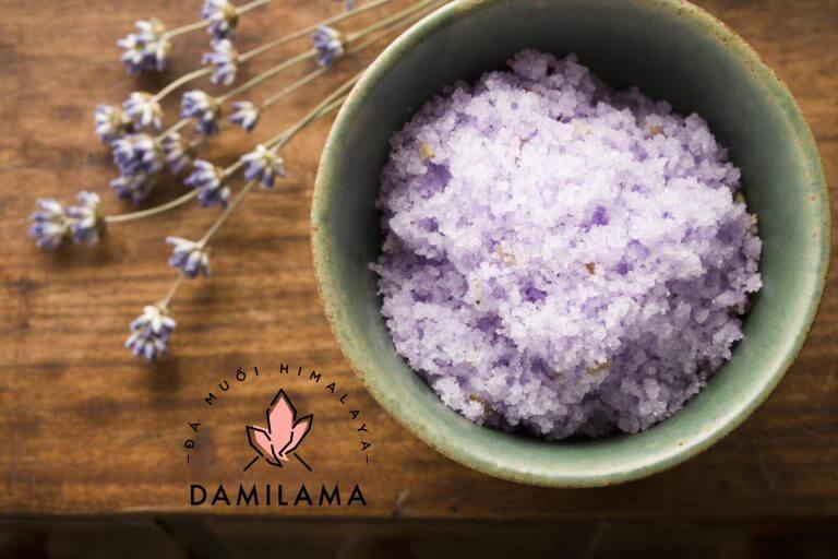 Công Thức Muối Tắm Himalaya Lavender 12 da muoi himalaya va hoa tinh dau lavender
