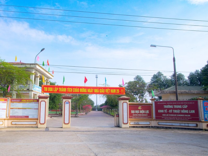truong trung cap hong lam